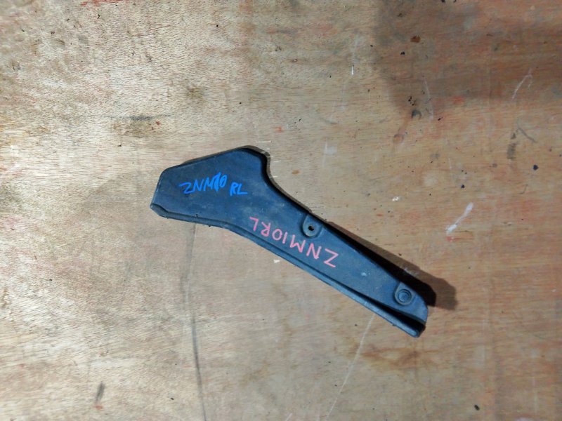 Подкрылок Toyota Isis ZNM10 1ZZ задний левый (б/у)