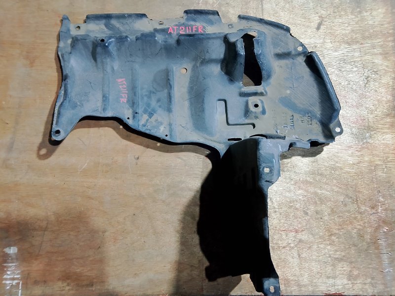 Защита двигателя Toyota Carina AT211 7AFE передняя правая (б/у)