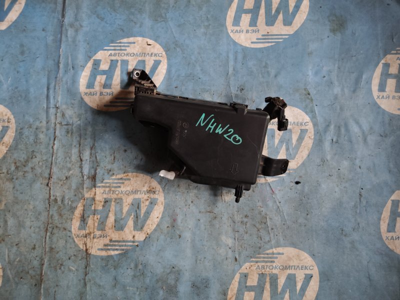 Блок предохранителей Toyota Prius NHW20 1NZFXE (б/у)