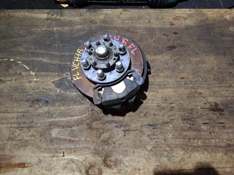 Ступица Toyota Grand Hiace VCH16 5VZ передняя левая (б/у) Ступица Toyota Grand Hiace VCH16 5VZ передняя левая (б/у)