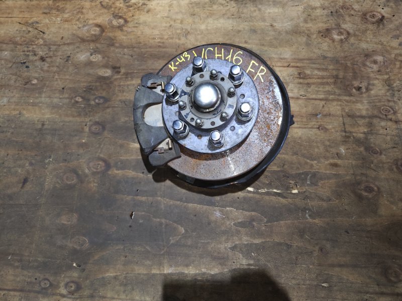 Ступица Toyota Grand Hiace VCH16 5VZ передняя правая (б/у) Ступица Toyota Grand Hiace VCH16 5VZ передняя правая (б/у)