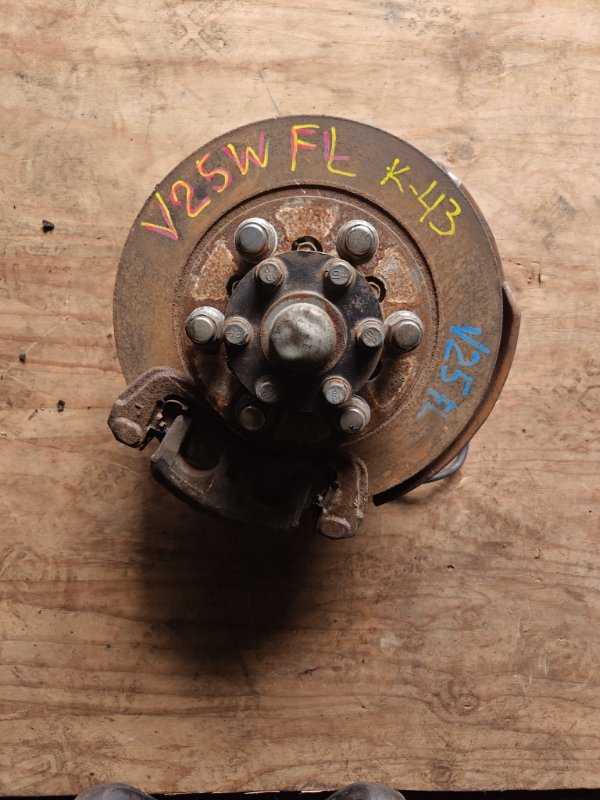 Ступица Mitsubishi Pajero V25 6G74 передняя левая (б/у)