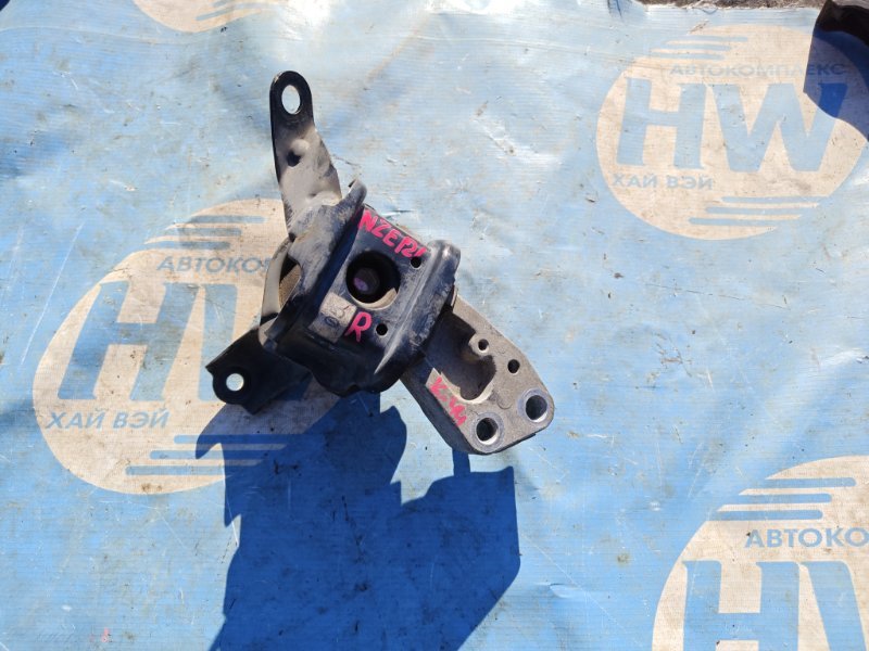 Подушка двс Toyota Corolla Spacio NZE121 1NZ правая (б/у)