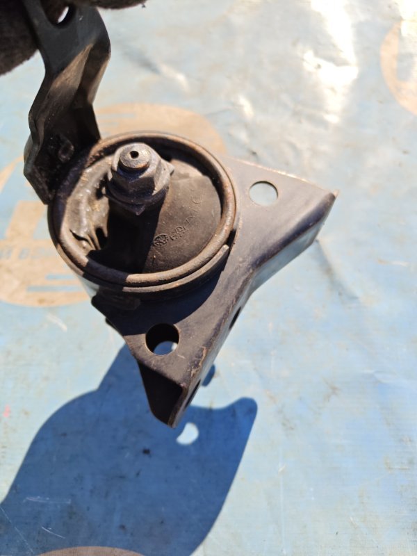 Подушка двс Toyota Corolla Spacio AE111 4A правая (б/у)