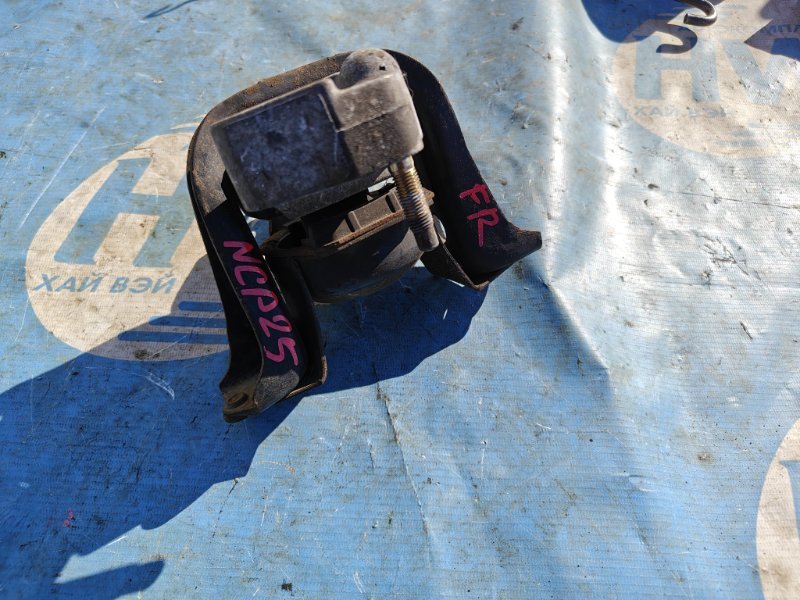 Подушка двс Toyota Funcargo NCP25 1NZ правая (б/у)