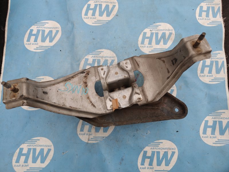 Крепление глушителя Toyota Nadia SXN10 3SFE (б/у)