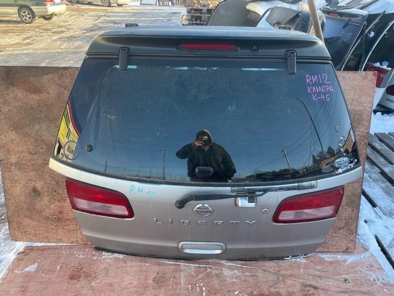 Дверь 5-я Nissan Liberty RM12 QR20 (б/у)