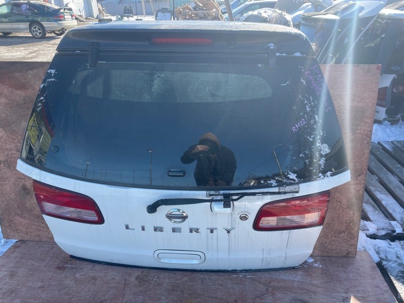 Дверь 5-я Nissan Liberty RM12 QR20 (б/у)