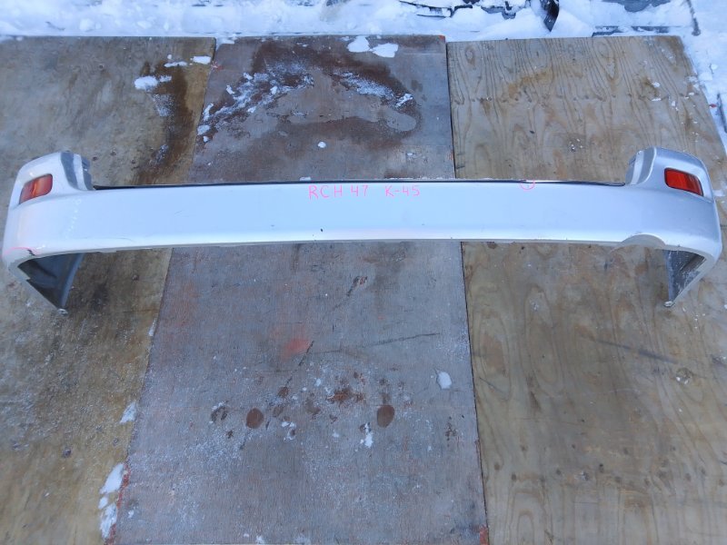 Бампер Toyota Hiace Regius RCH47 3RZFE задний (б/у)