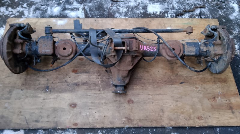 Мост Isuzu Bighorn UBS25 6VD1 задний (б/у)
