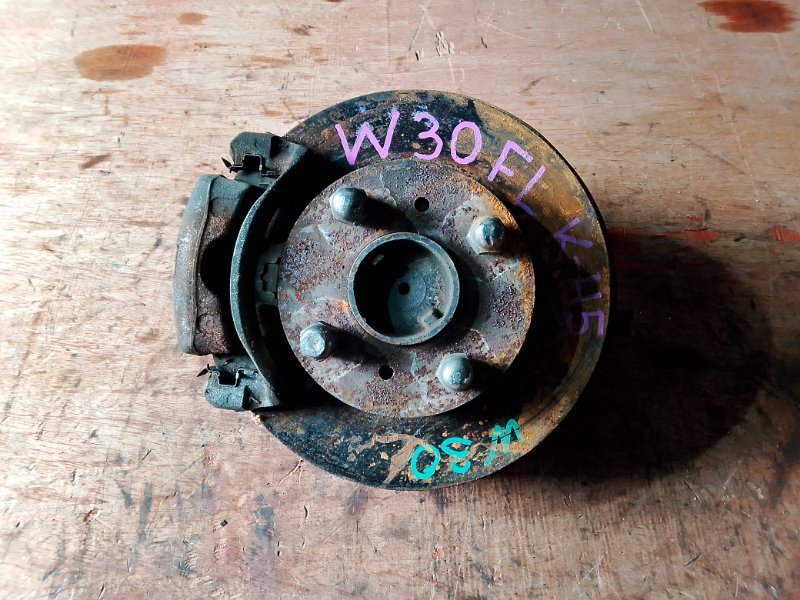 Ступица Nissan Largo W30 KA24DE передняя левая (б/у)