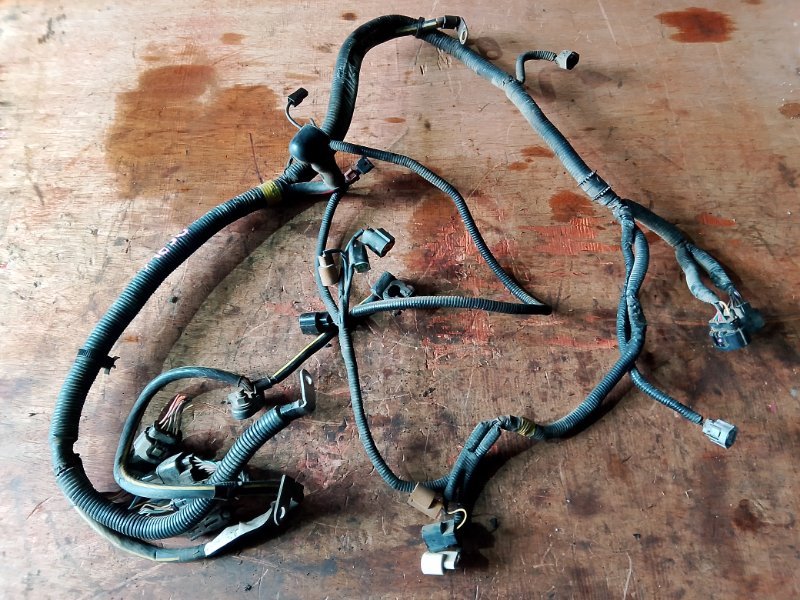 Клемма Mitsubishi Delica PE8W 4M40 (б/у)