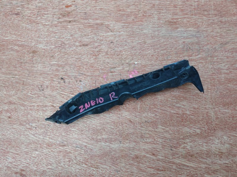 Крепление бампера Toyota Wish ZNE10 1ZZFE переднее правое (б/у)