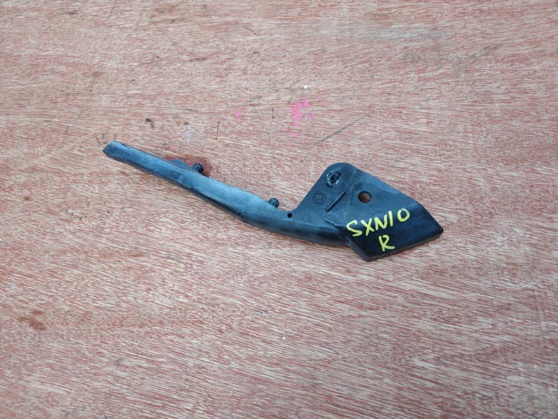 Крепление бампера Toyota Nadia SXN10 3SFE переднее правое (б/у)