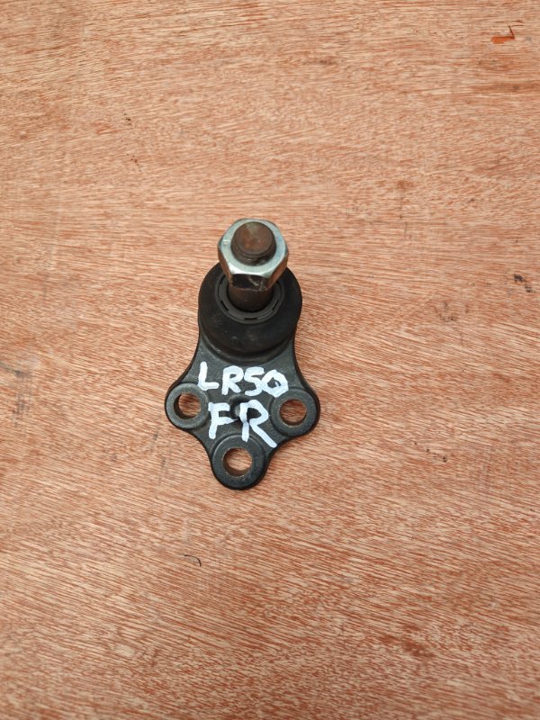 Шаровая Nissan Terrano LR50 VG33E передняя правая (б/у)