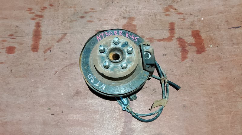 Ступица Nissan X-Trail NT30 QR20 задняя правая (б/у)