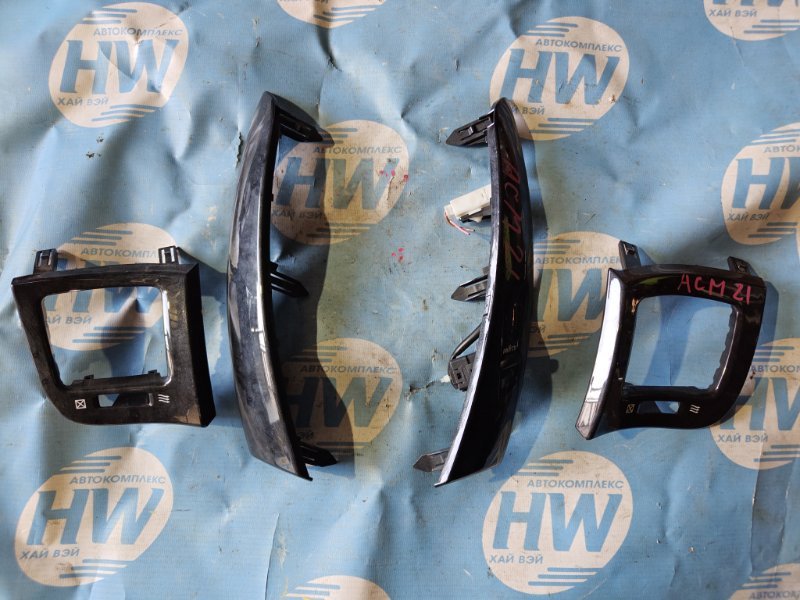 Консоль магнитофона Toyota Ipsum ACM21 2AZFE (б/у)