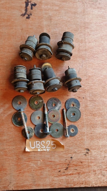 Подушка кузова Isuzu Bighorn UBS25 6VD1 (б/у)