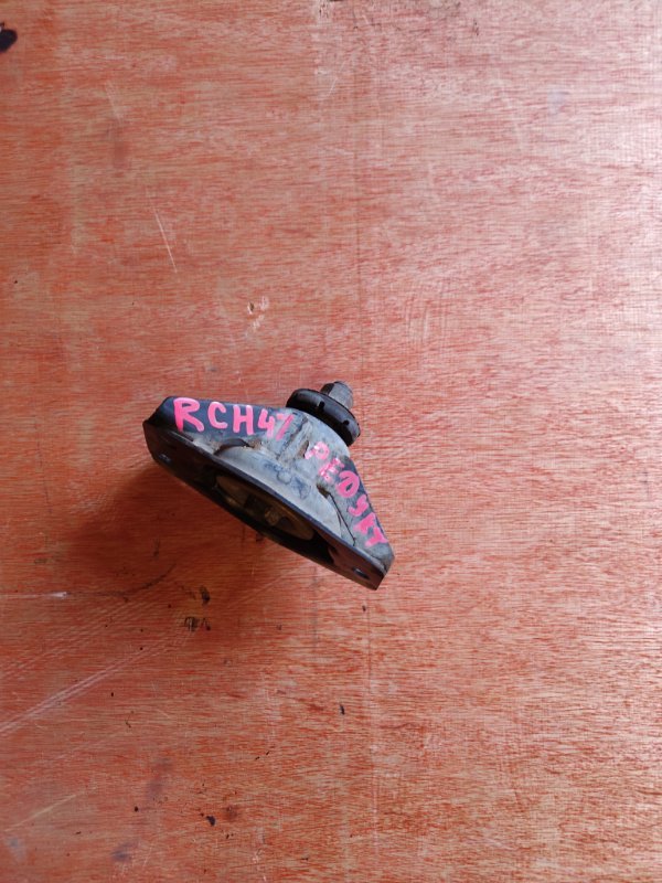 Подушка редуктора Toyota Hiace Regius RCH47 3RZFE (б/у)