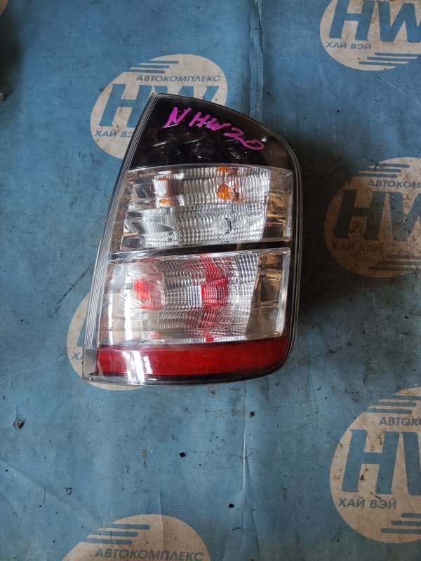 Стоп Toyota Prius NHW20 1NZFXE правый (б/у)