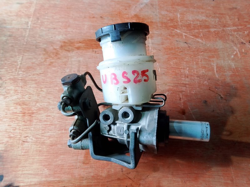 Главный тормозной цилиндр Isuzu Bighorn UBS25 6VD1 (б/у)