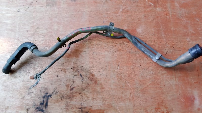 Горловина топливного бака Toyota Vista Ardeo SV55 3SFE (б/у)