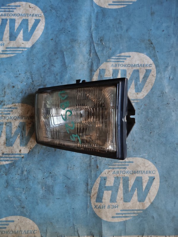 Фара Isuzu Bighorn UBS25 6VD1 правая (б/у)