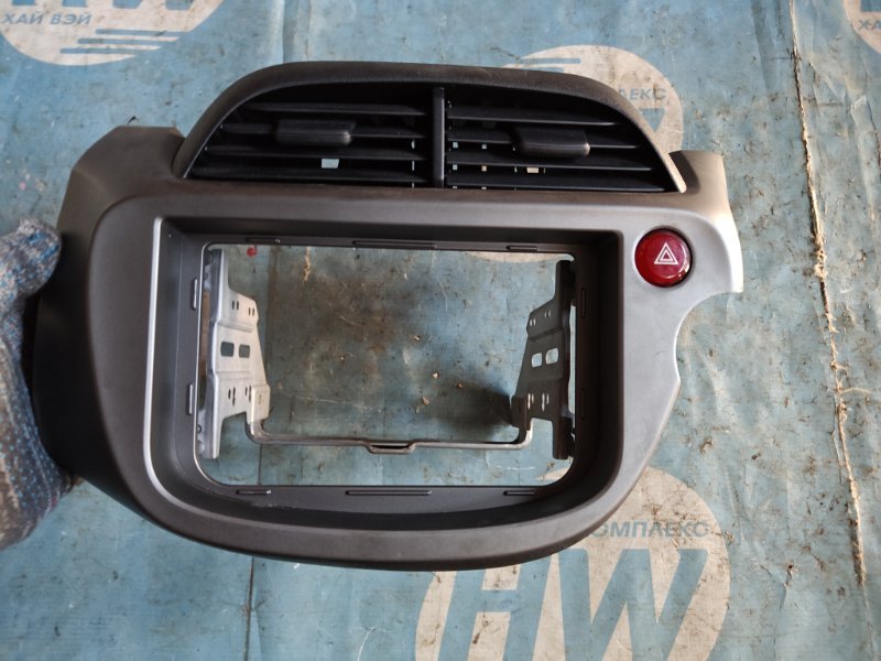 Консоль магнитофона Honda Fit GE6 L13A (б/у)