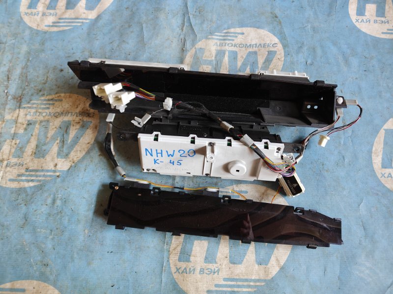 Панель приборов Toyota Prius NHW20 1NZFXE (б/у)