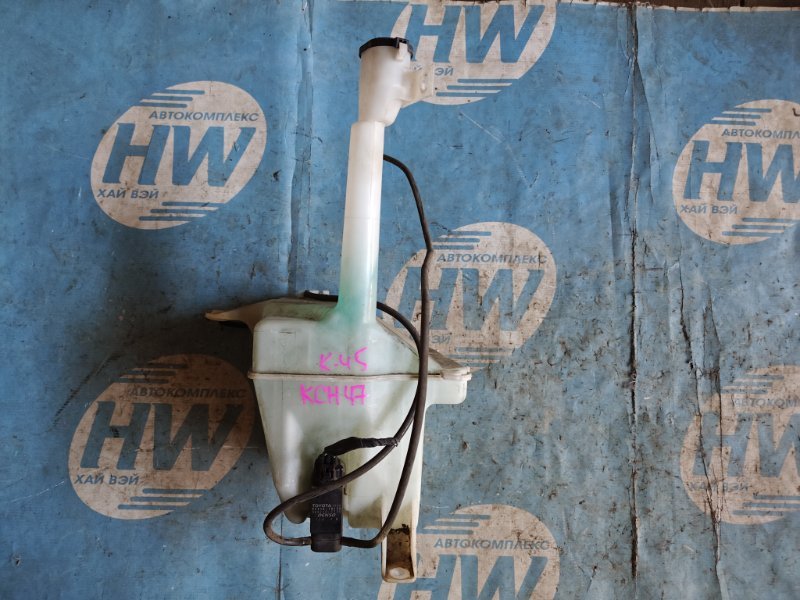 Бачок стеклоомывателя Toyota Hiace Regius RCH47 3RZFE (б/у)