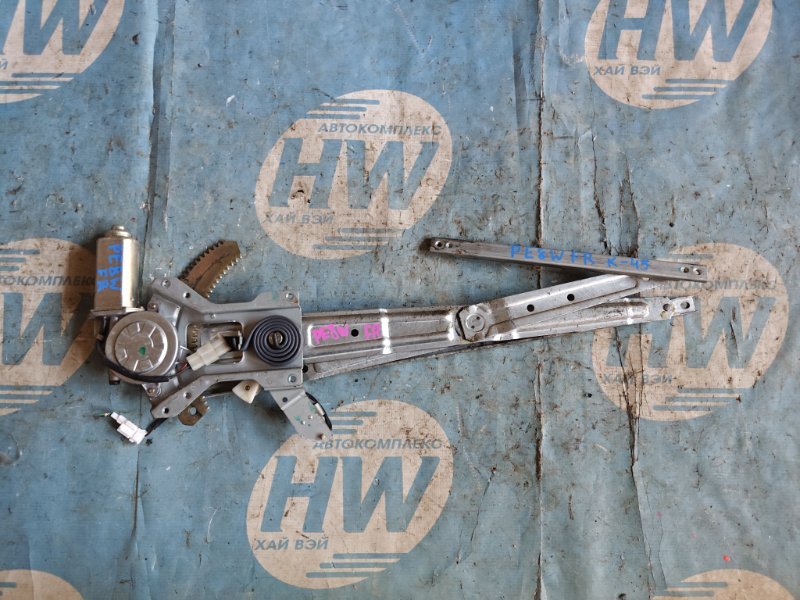 Стеклоподъемник Mitsubishi Delica PE8W 4M40 передний правый (б/у)