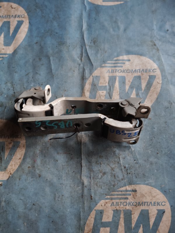 Петля капота Isuzu Bighorn UBS25 6VD1 (б/у)