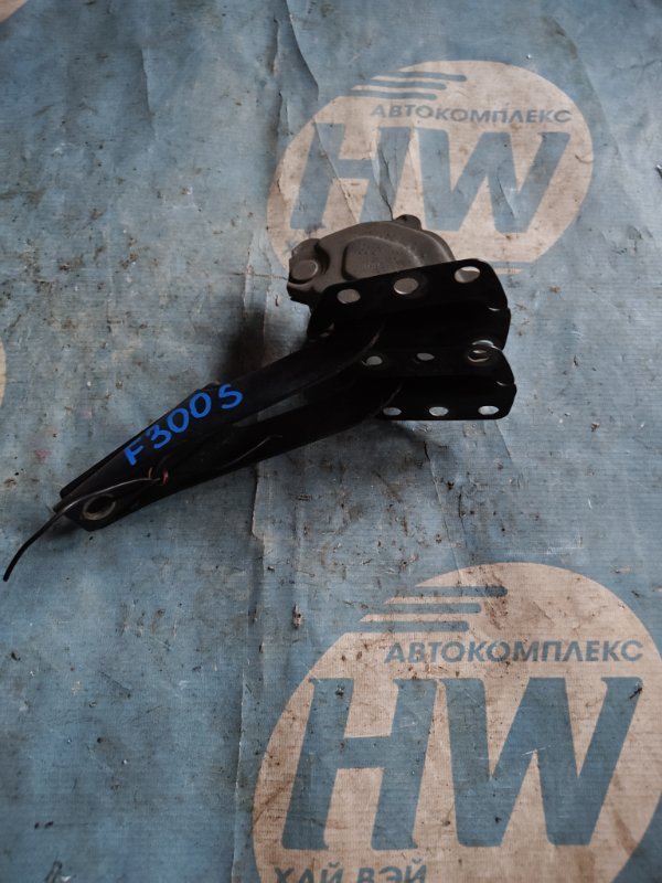 Петля капота Daihatsu Rocky F300S HDE (б/у)