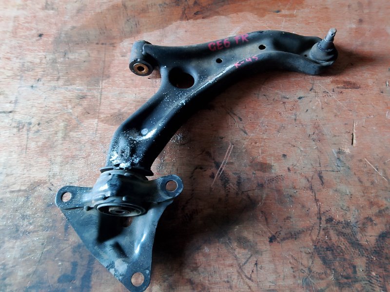 Рычаг Honda Fit GE6 L13A передний правый (б/у)