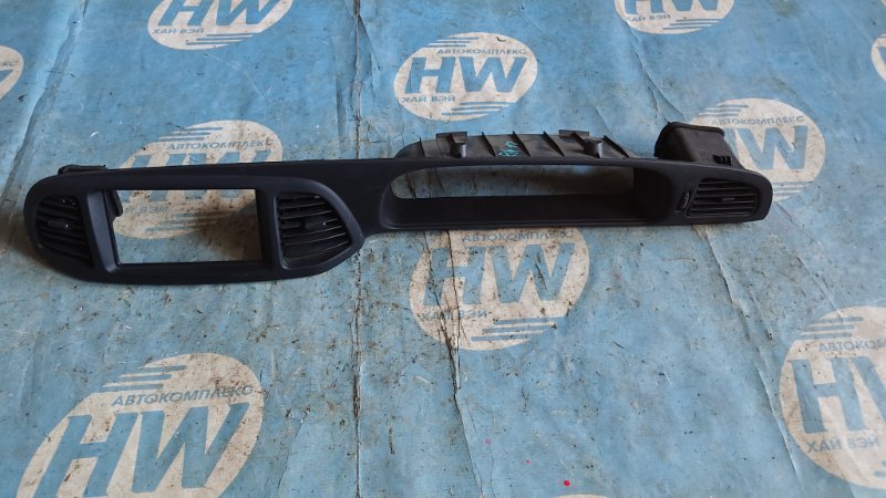 Консоль панели приборов Nissan Liberty RM12 QR20 (б/у)