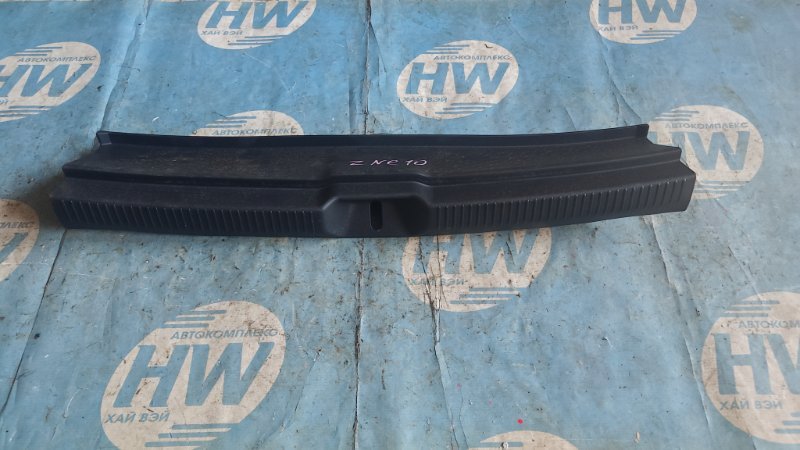Накладка замка багажника Toyota Wish ZNE10 1ZZFE (б/у)
