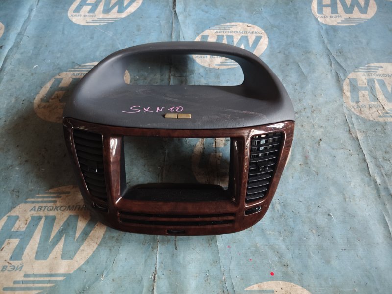 Консоль магнитофона Toyota Nadia SXN10 3SFE (б/у)
