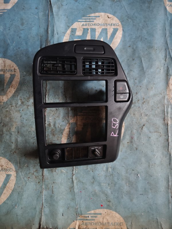 Консоль магнитофона Nissan Terrano RR50 QD32ETI (б/у)