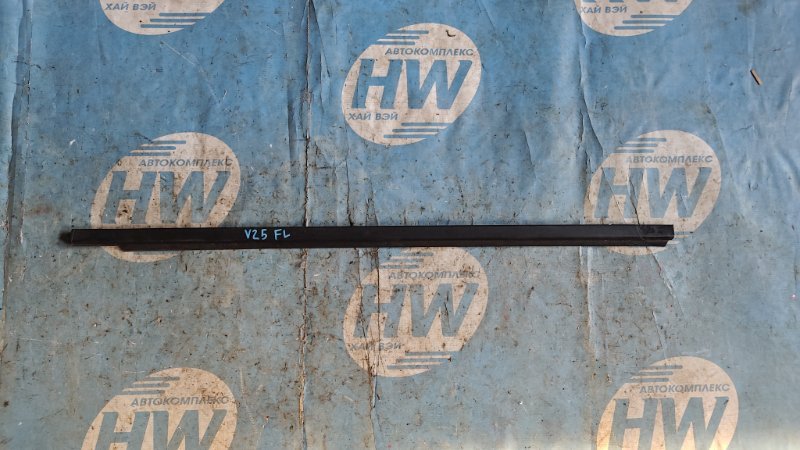 Молдинг на дверь Mitsubishi Pajero V25 6G74 передний левый (б/у)