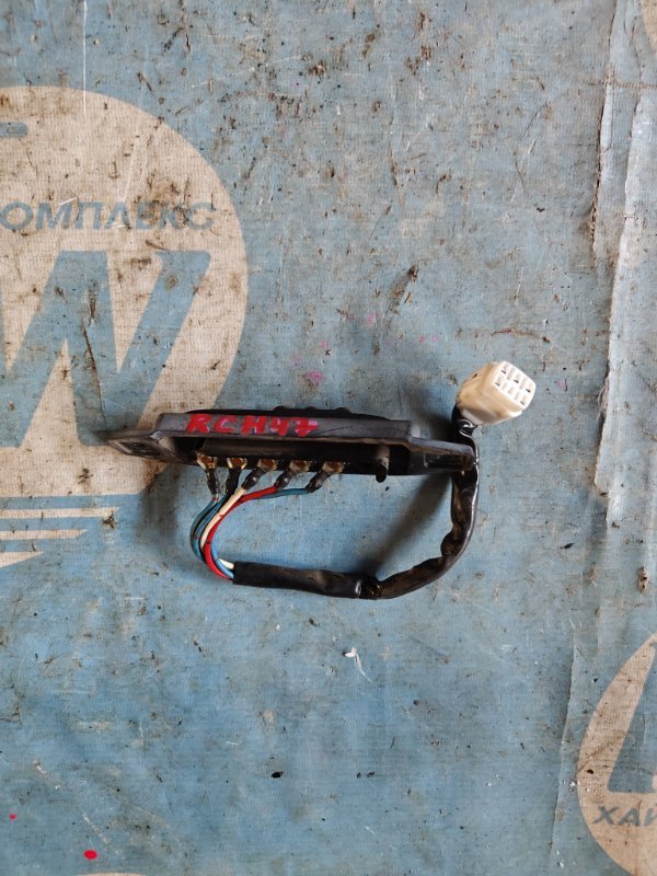 Доводчик двери Toyota Hiace Regius RCH47 3RZFE (б/у)