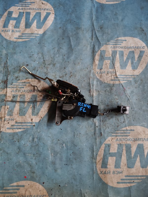 Замок двери Toyota Hiace Regius RCH47 3RZFE передний левый (б/у)