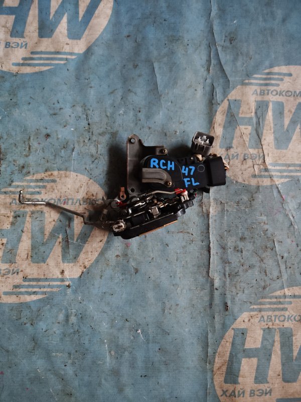 Замок двери Toyota Hiace Regius RCH47 3RZFE передний левый (б/у)
