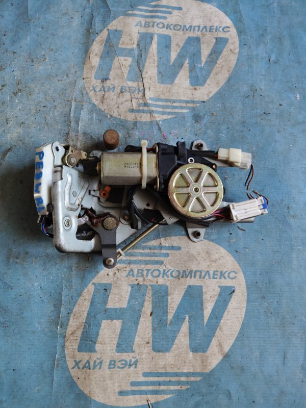 Замок двери Mitsubishi Delica PE8W 4M40 задний левый (б/у)