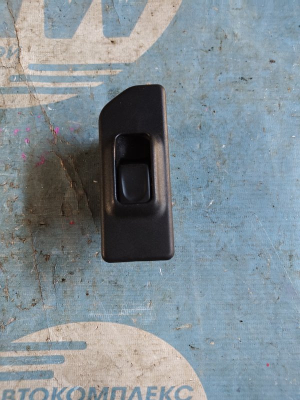 Блок упр. стеклоподъемниками Isuzu Bighorn UBS25 6VD1 задний левый (б/у)