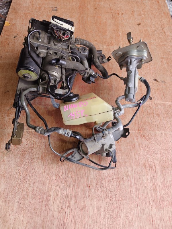 Блок ABS Toyota Prius NHW20 1NZFXE (б/у)