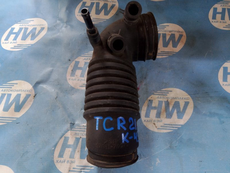 Патрубок воздушного фильтра Toyota Estima TCR21 2TZFZE (б/у)