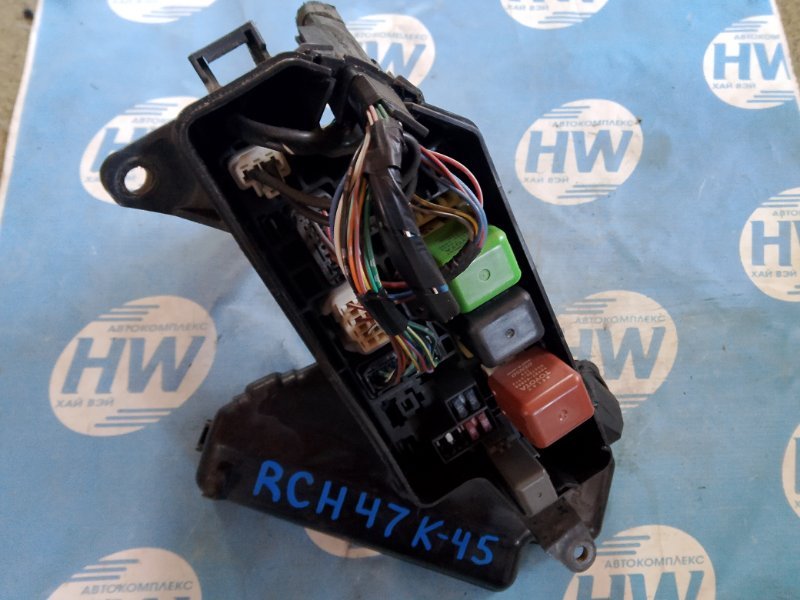 Блок предохранителей Toyota Hiace Regius RCH47 3RZFE (б/у)