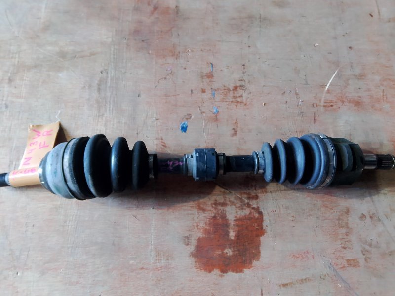 Привод Mitsubishi Chariot N43W 4G63T передний правый (б/у)