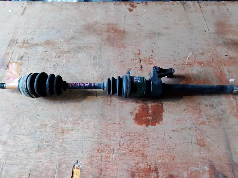 Привод Mitsubishi Chariot N43W 4G63T передний левый (б/у)