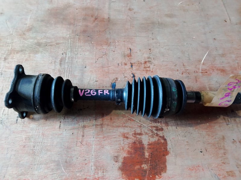 Привод Mitsubishi Pajero V26W 4M40 передний правый (б/у)